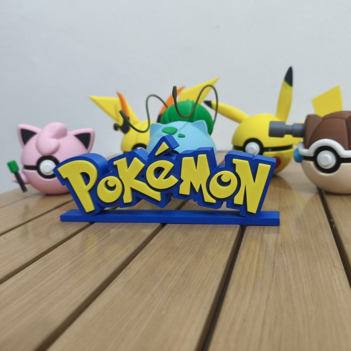 Pokémon standee logo display n - Cosplay Prop Display recensie en prijs
